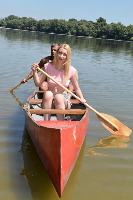 Russian babe Amaris gets orally pleased & fucked doggystyle by the river